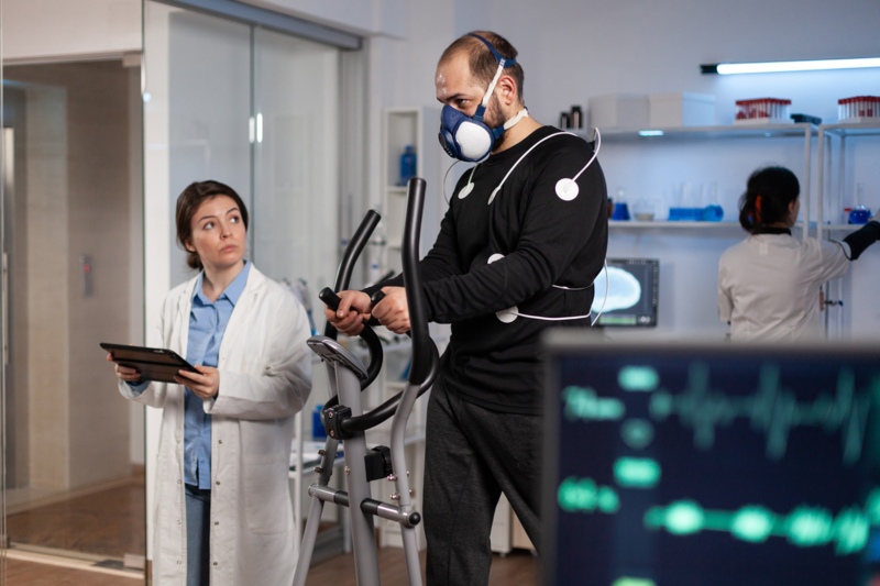 athlete-man-with-medical-electrodes-it-running-fitness-bycle-working-body-endurance-medical-training-modern-laboratory-while-doctor-monitoring-egk-data-heart-rate-pulse-monitor-1_11zon.jpg